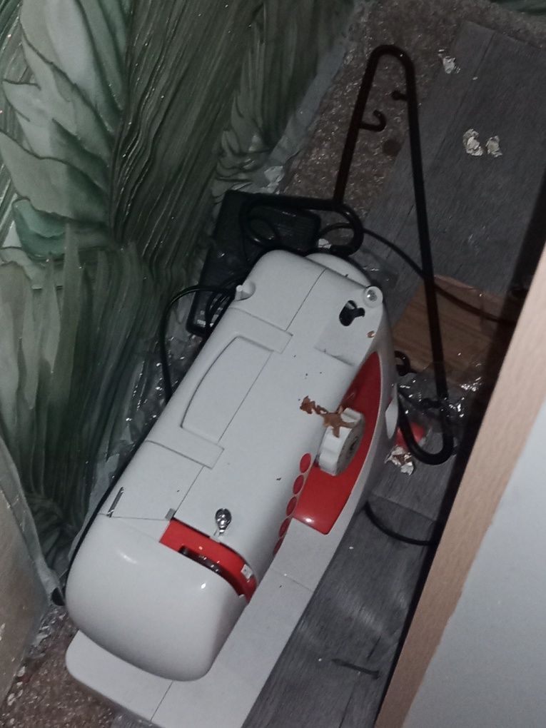 Продам швейную машинку Чайка 110.