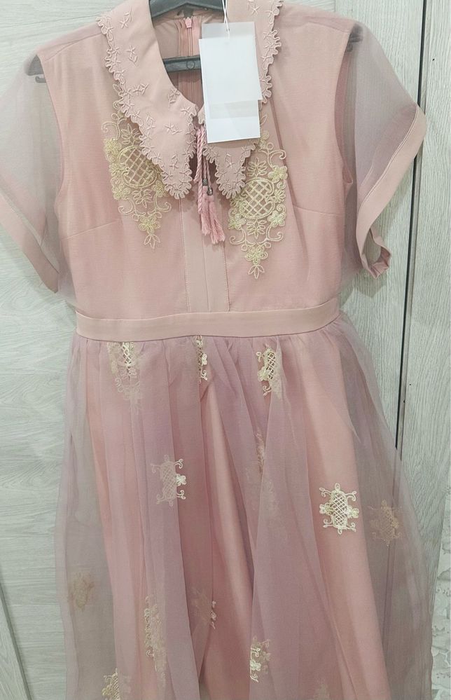 Продам платье нежное
