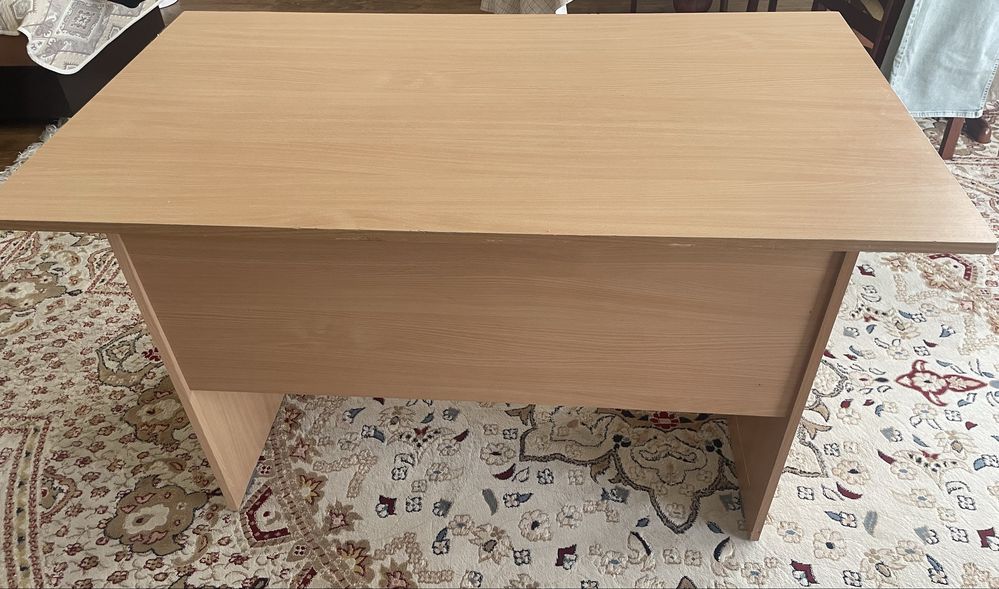 Продам стол.