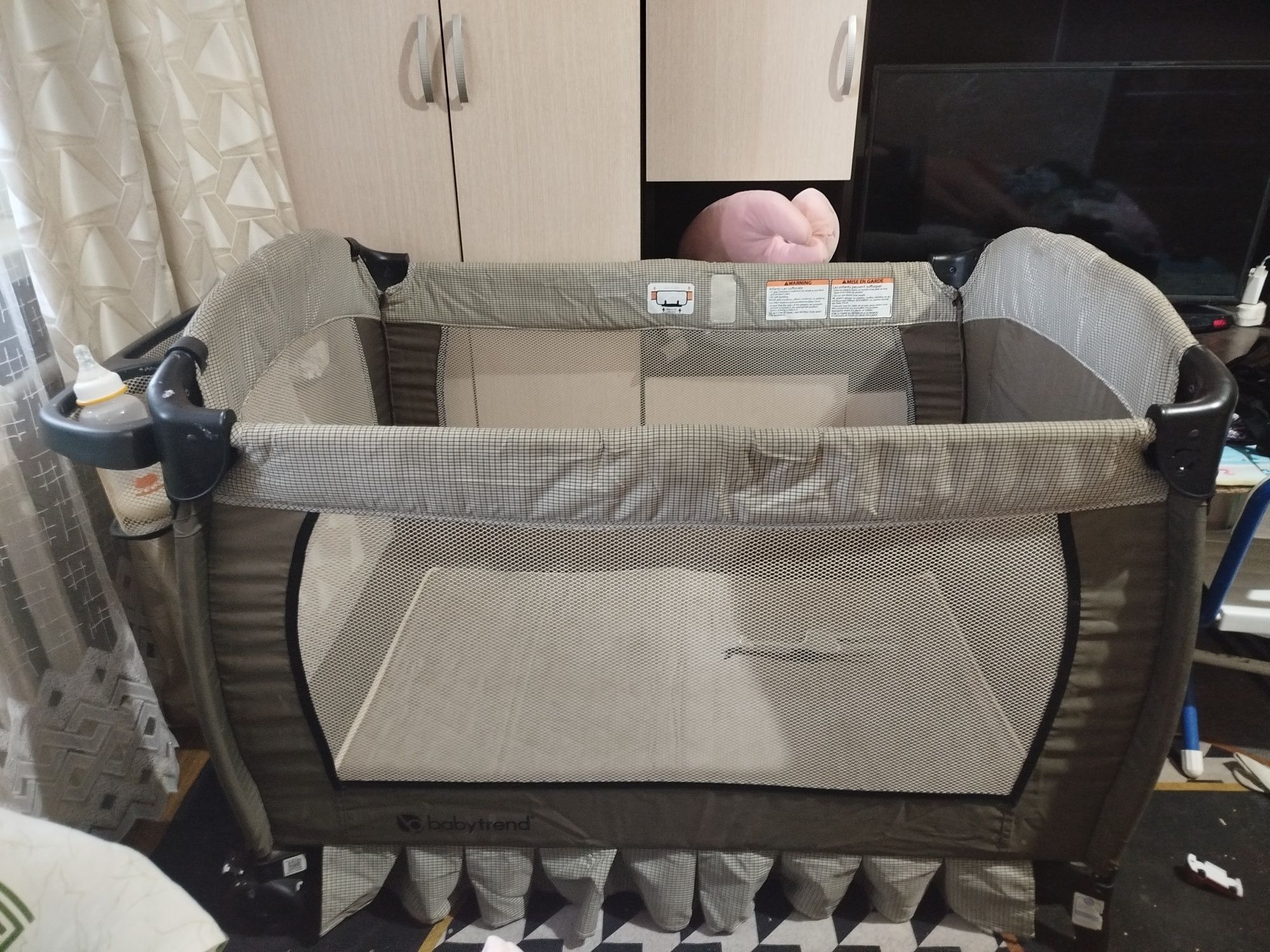 Продам манеж в хорошем состоянии.