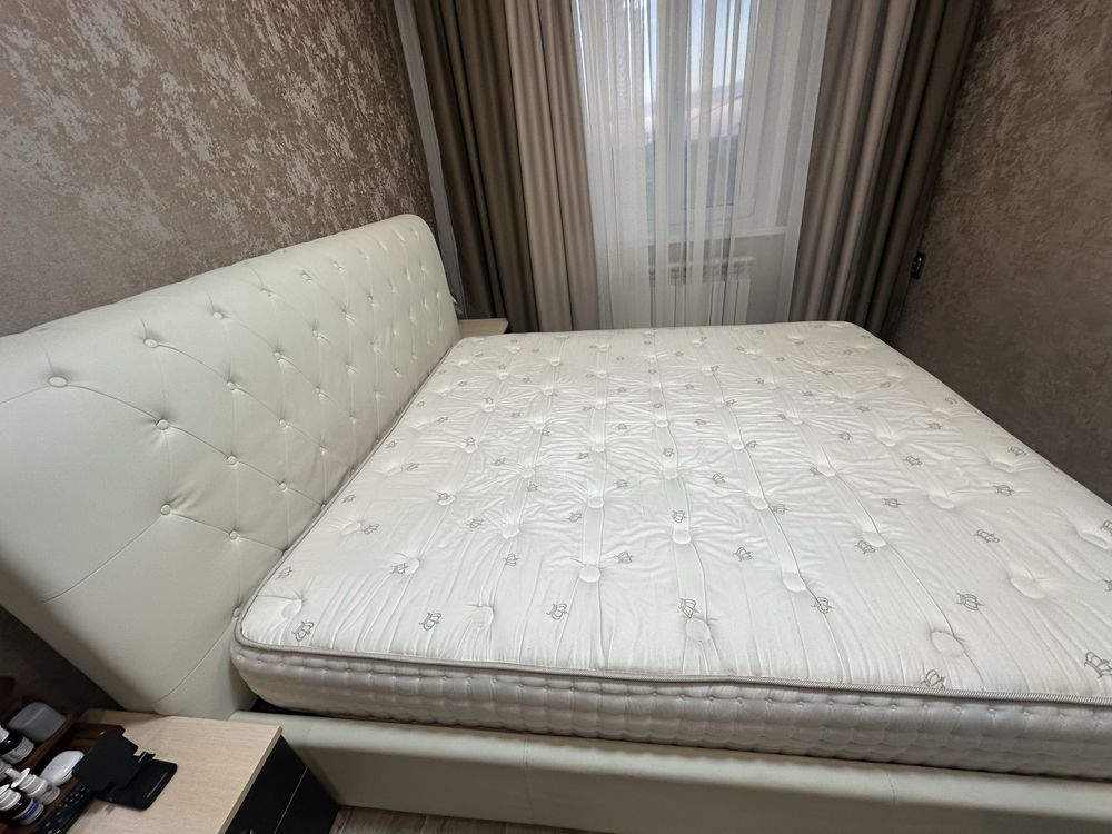 Продам кровать без матраса