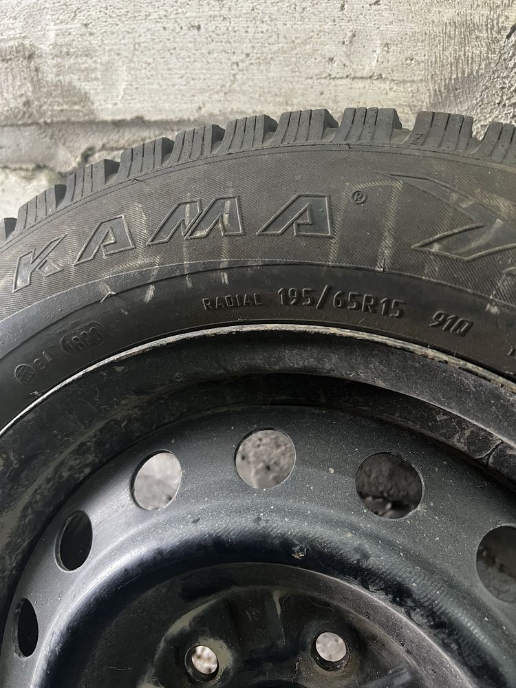 Продам зимние резины шипы