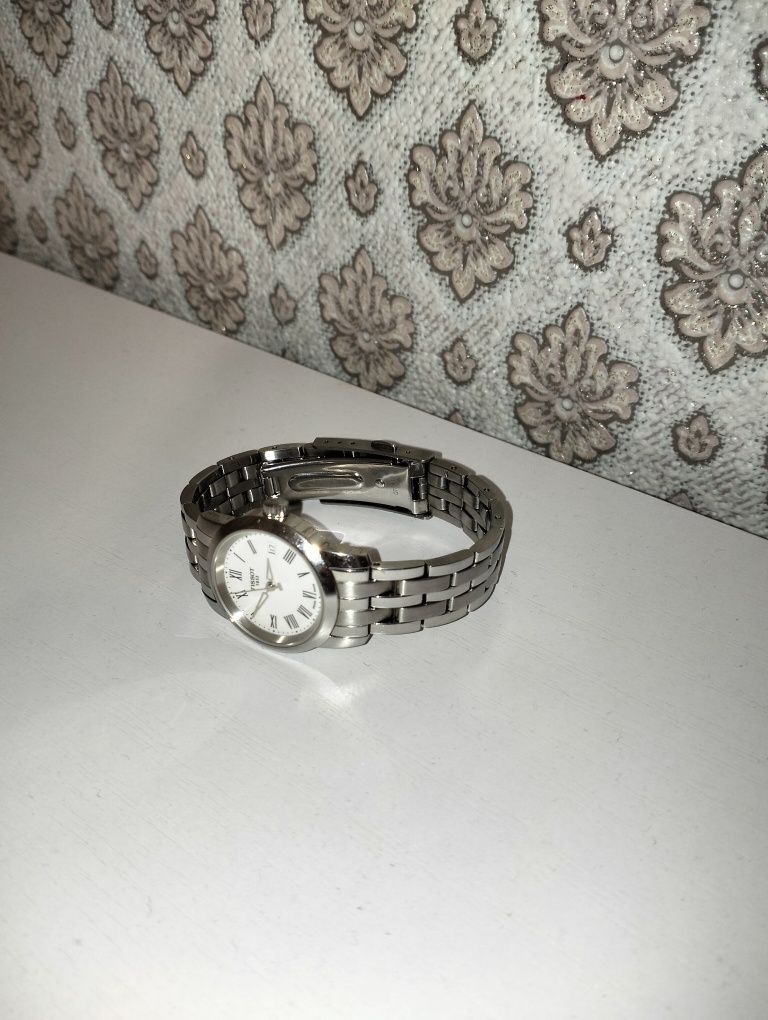 Часы женскый tissot