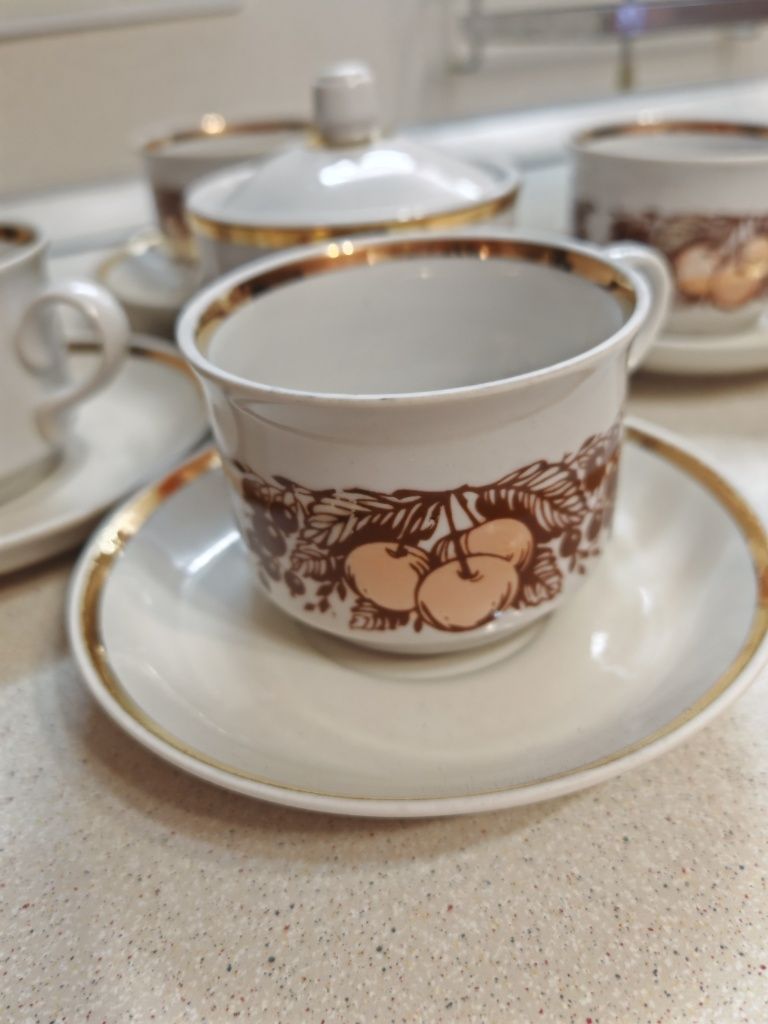 Продам чайные пары 4 штуки  Блюдец, чашка, и сахарница.