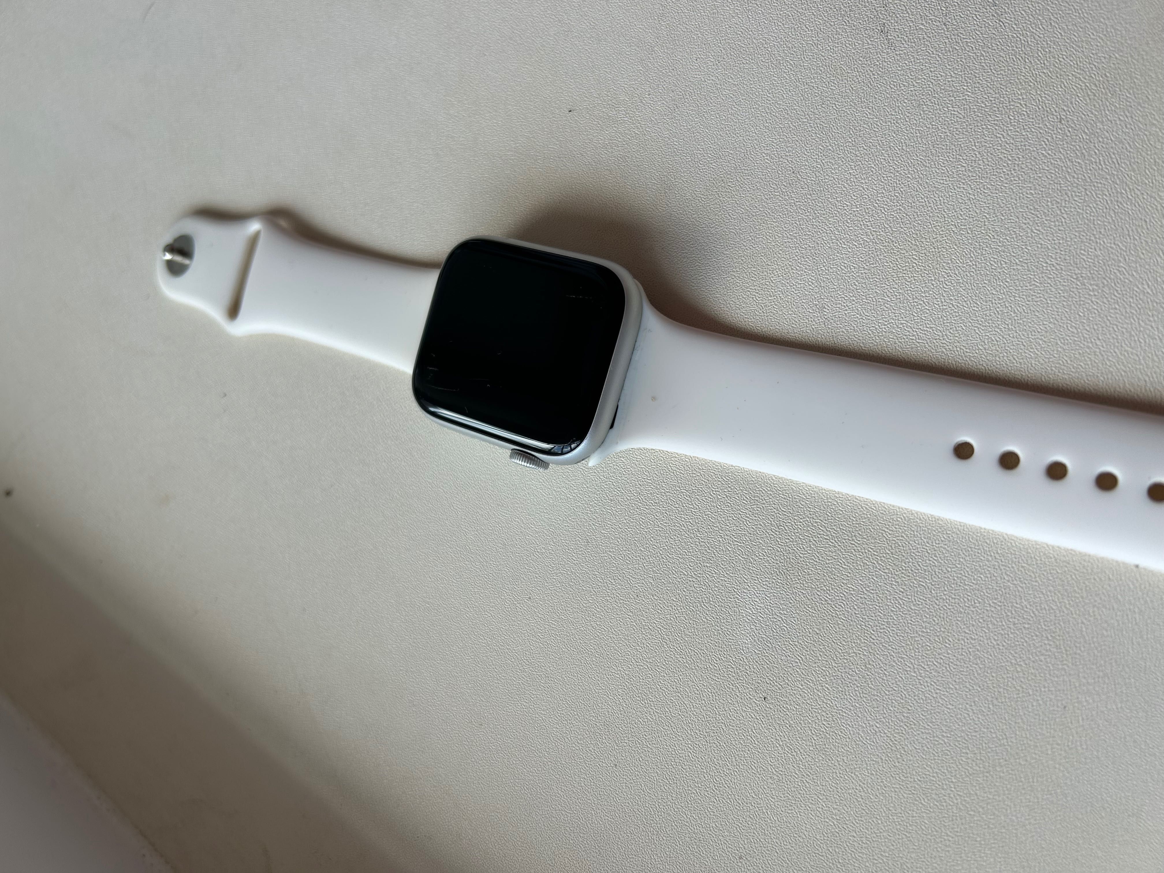 Продам Apple Watch SE 2 44mm
