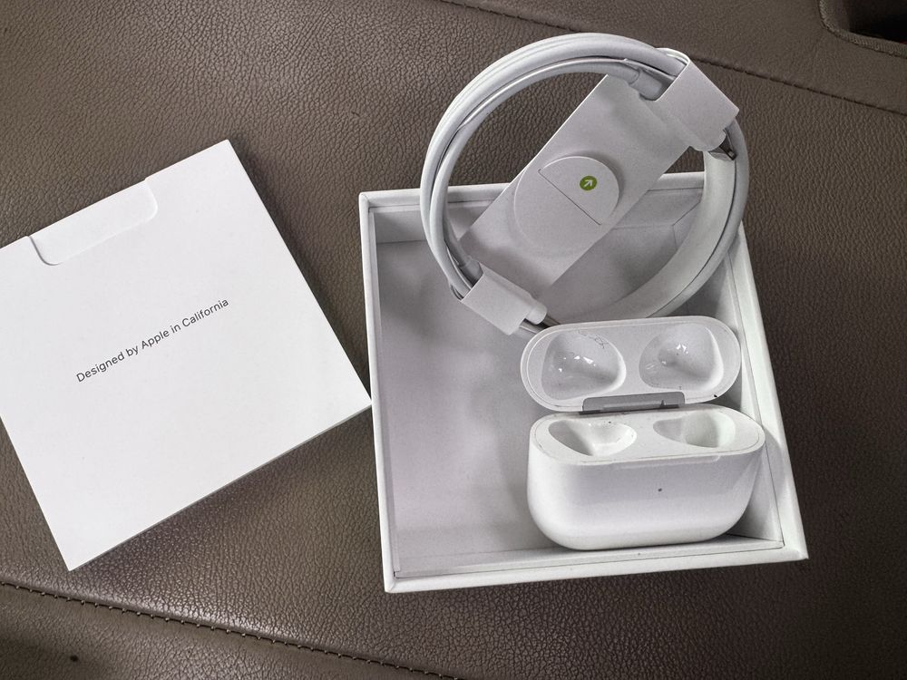 Продам кейс Airpods 3 (оригинал)