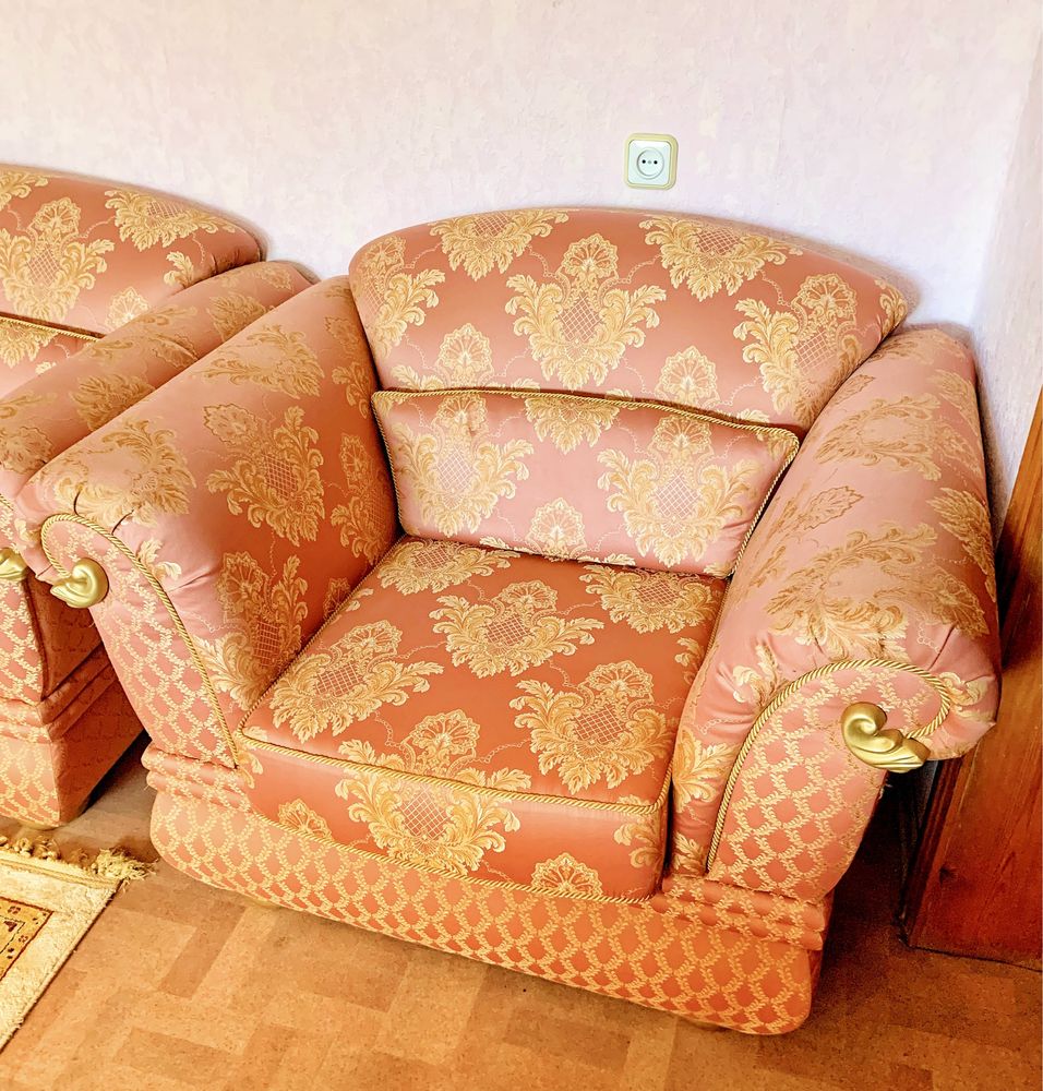 Продам итальянский мебельный гарнитур для зала или гостиной