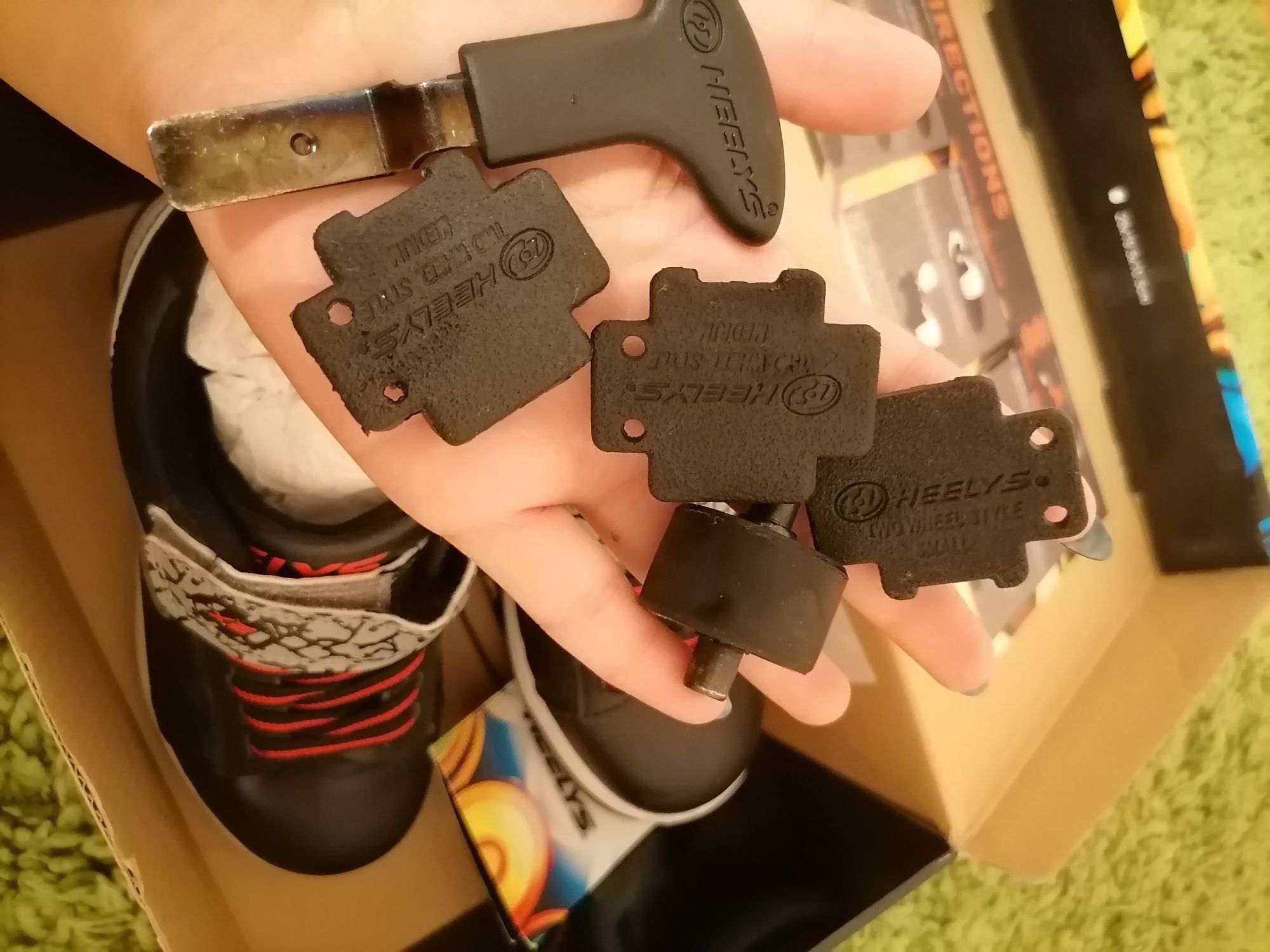 Новые кроссовки на колесах Heelys 30 размер