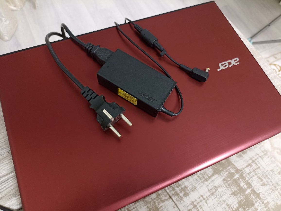Ноутбук Acer Aspire E5-576, Core i3 7 поколение, видеокарта 2Гб