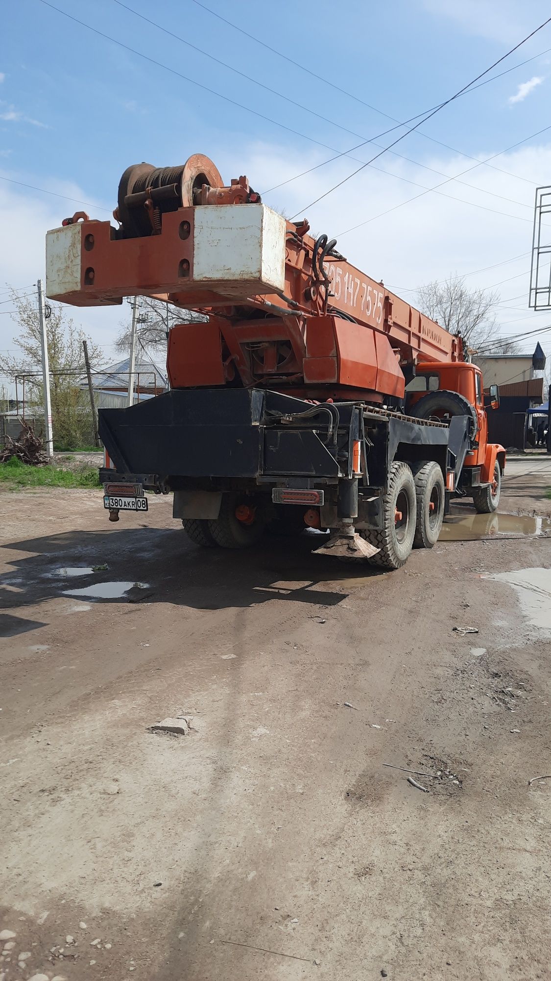 Автокран 30 тонна вылет 27м жұмыста скворечниктен оталып өшеді