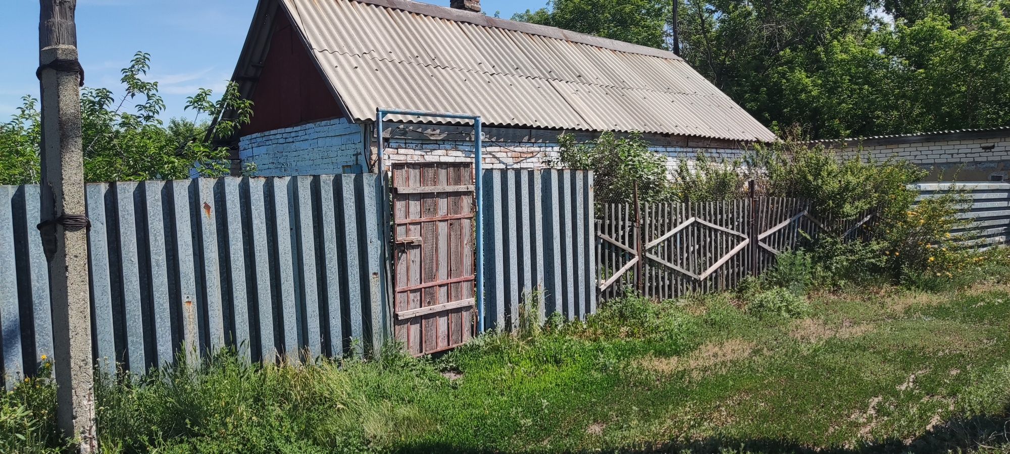 Продаётся дом в с. Таврическое.