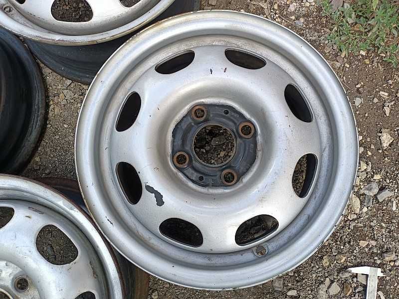 Продам оригинальные металлические диски на Volkswagen Golf