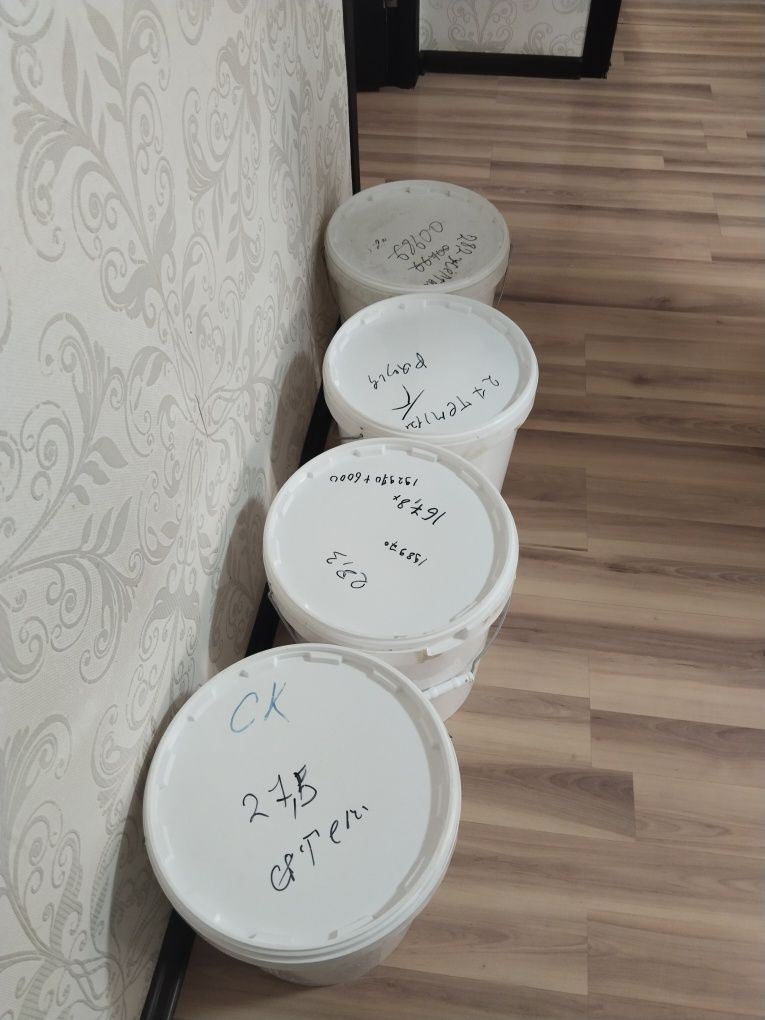 Продам ведра 20-ти литровые 5 шт. Хорошо подойдут для хранения мёда