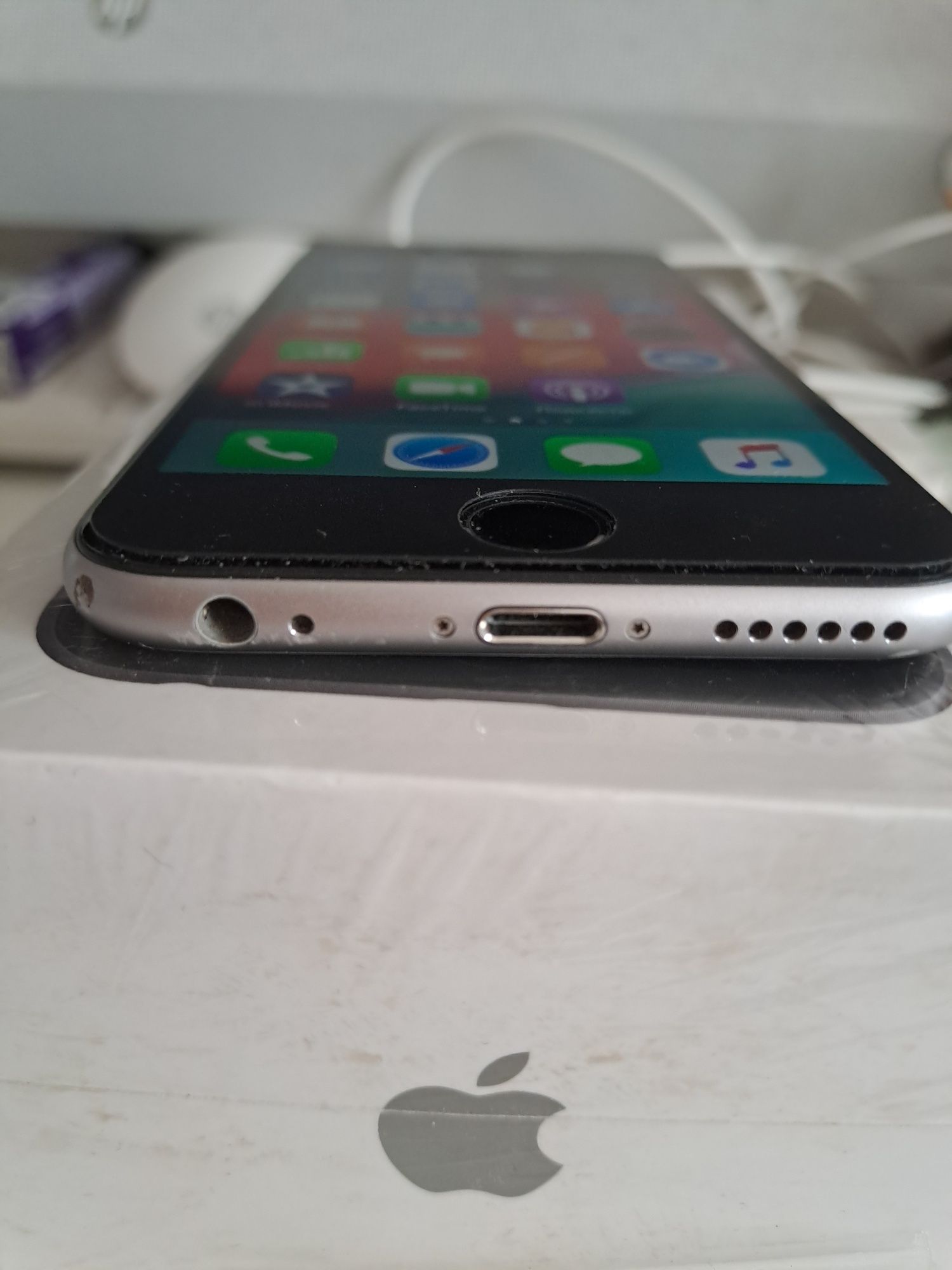 Продам IPhone 6s
