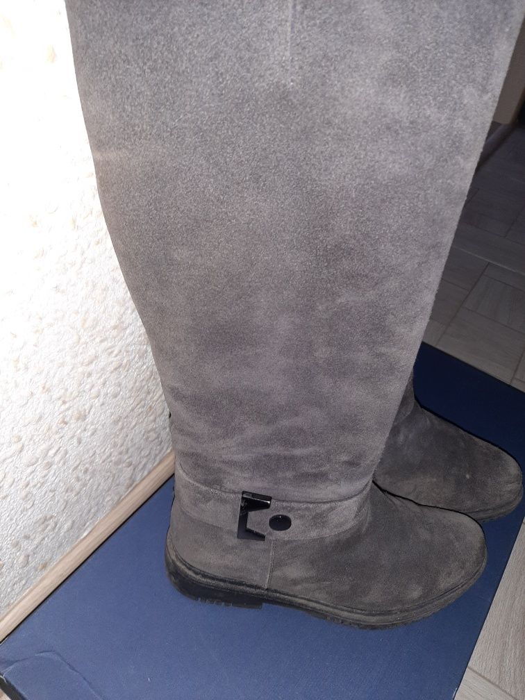 Продам сапоги зимние женские на полную ножку.