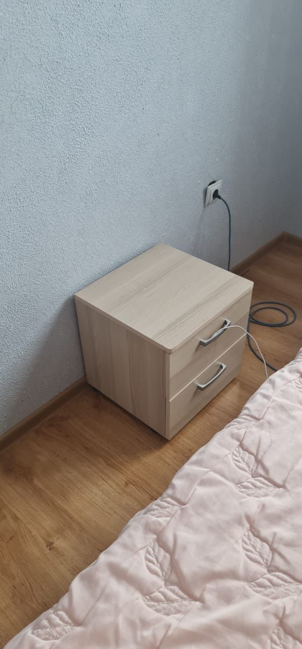 Продам двуспальную кровать с тумбочками