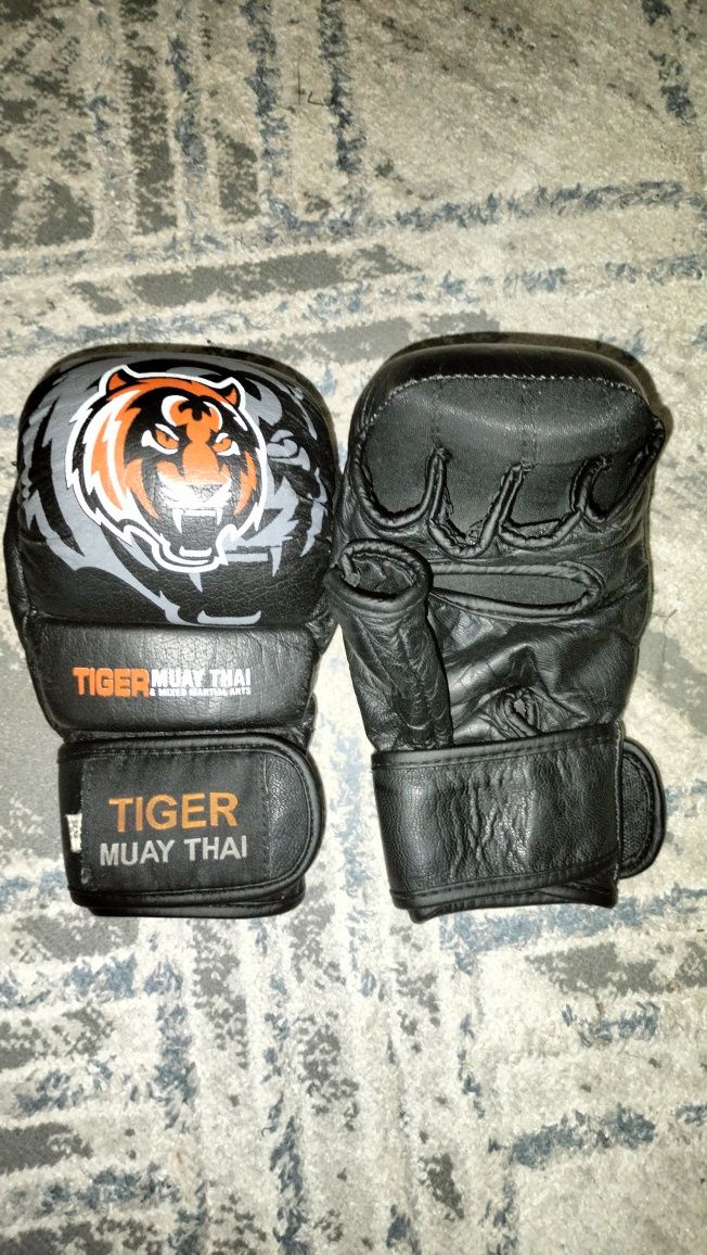 Срочно.Перчатки черепашки tiger muay thai