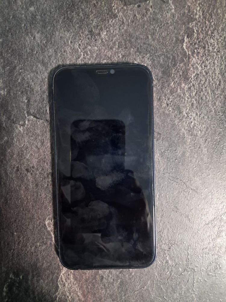 Iphone 12 в хорошем состание