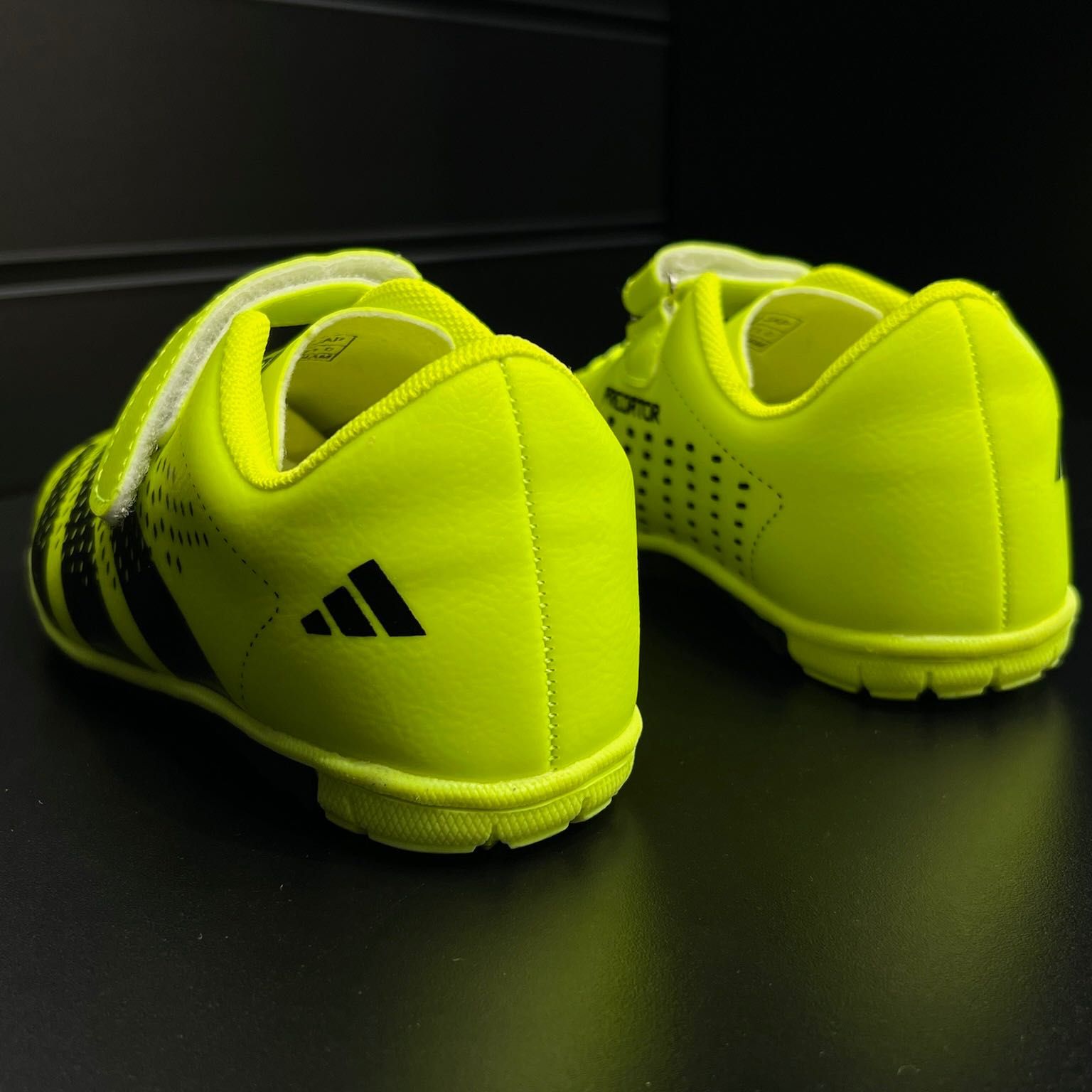 Детские бутсы/сороконожки Adidas Predator на липучке 27-32 размера