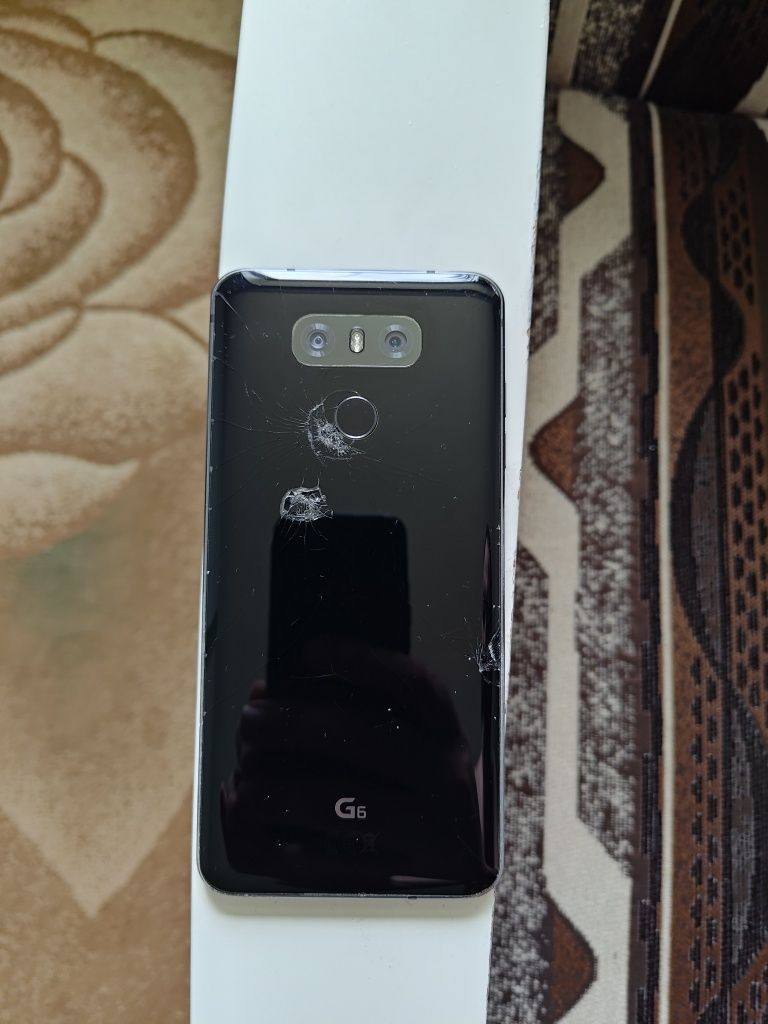 Продам смартфон lg g6