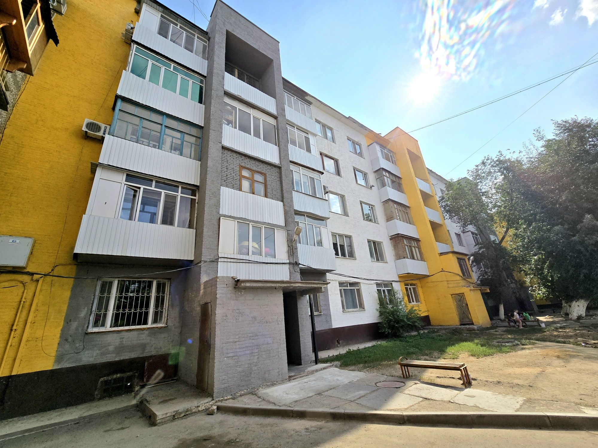 Продаётся 2-комнатная квартира в обкомовском доме