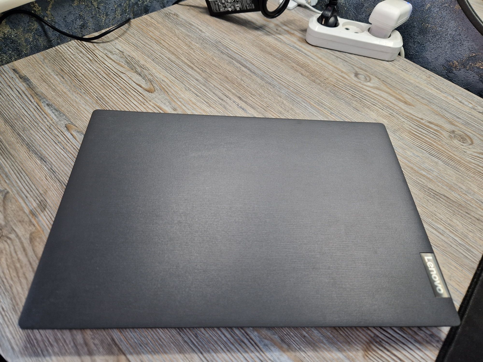 Lenovo Corei3-10 состояние хорошее ноутбук Lenovo V15-IGL