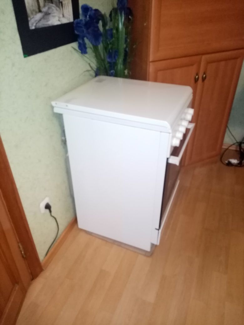 Продам газовую плиту