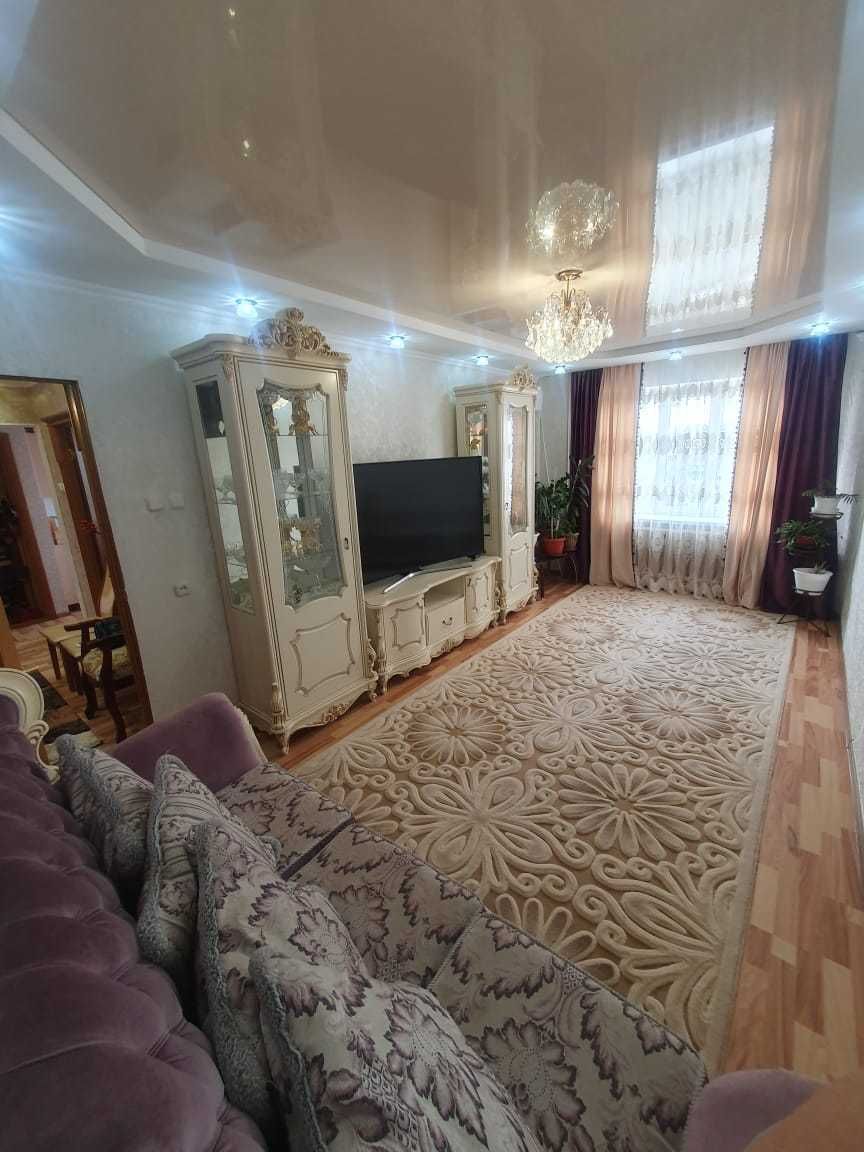Продаётся 3 ком квартира 6 мкр Кунаева