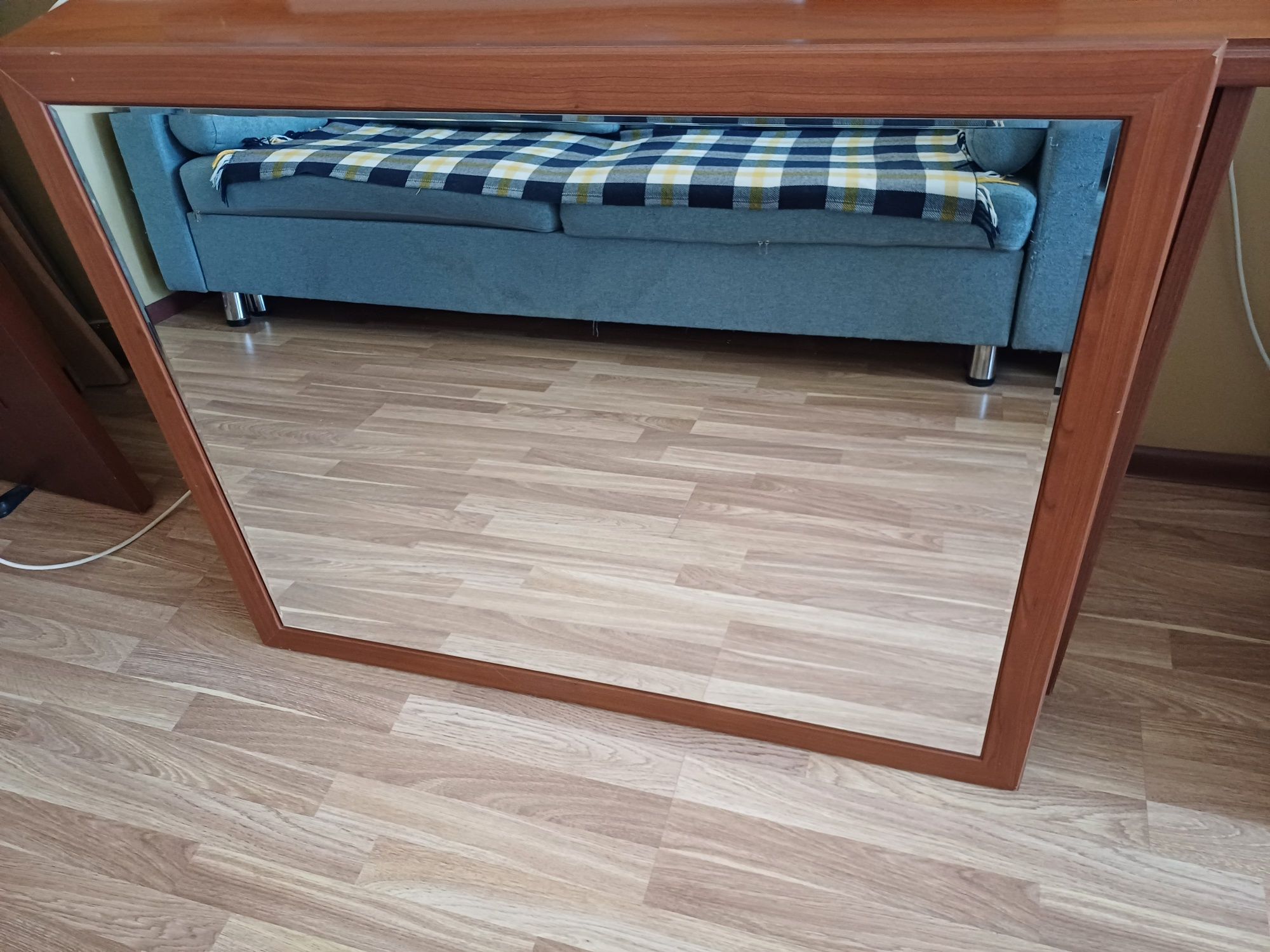 Комод и зеркало из набора