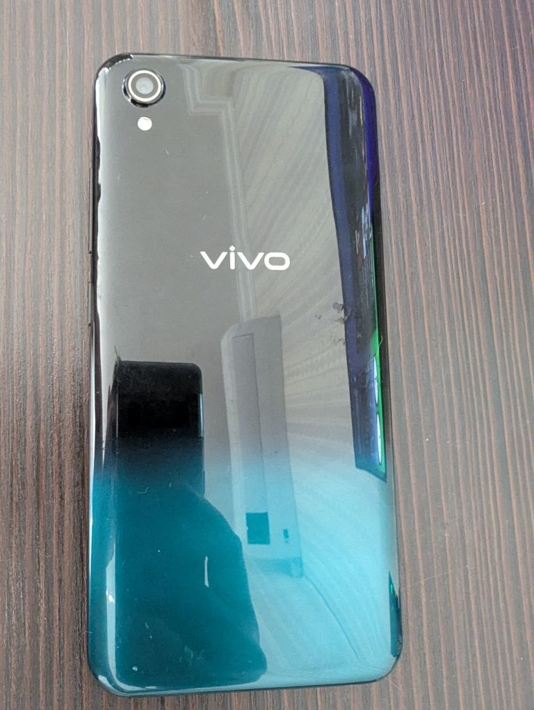 Смартфон Vivo Y1s в отличном  состоянии