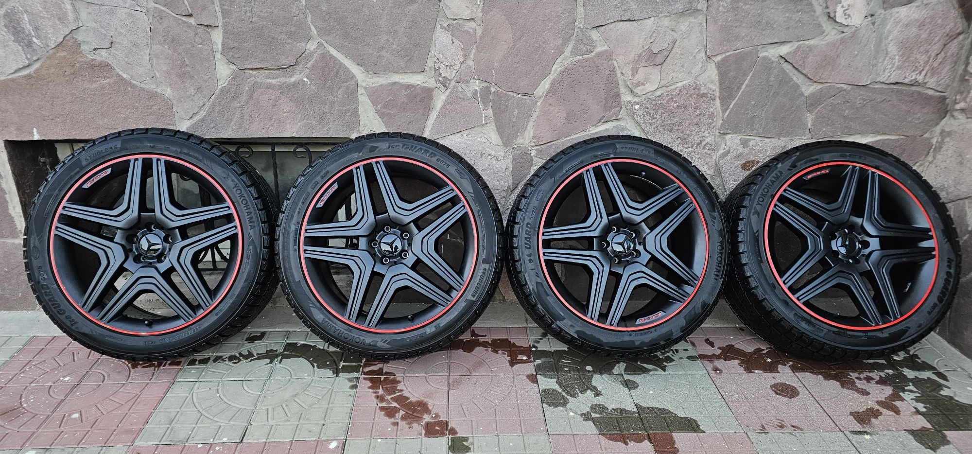 Yakahama 295/40. R21