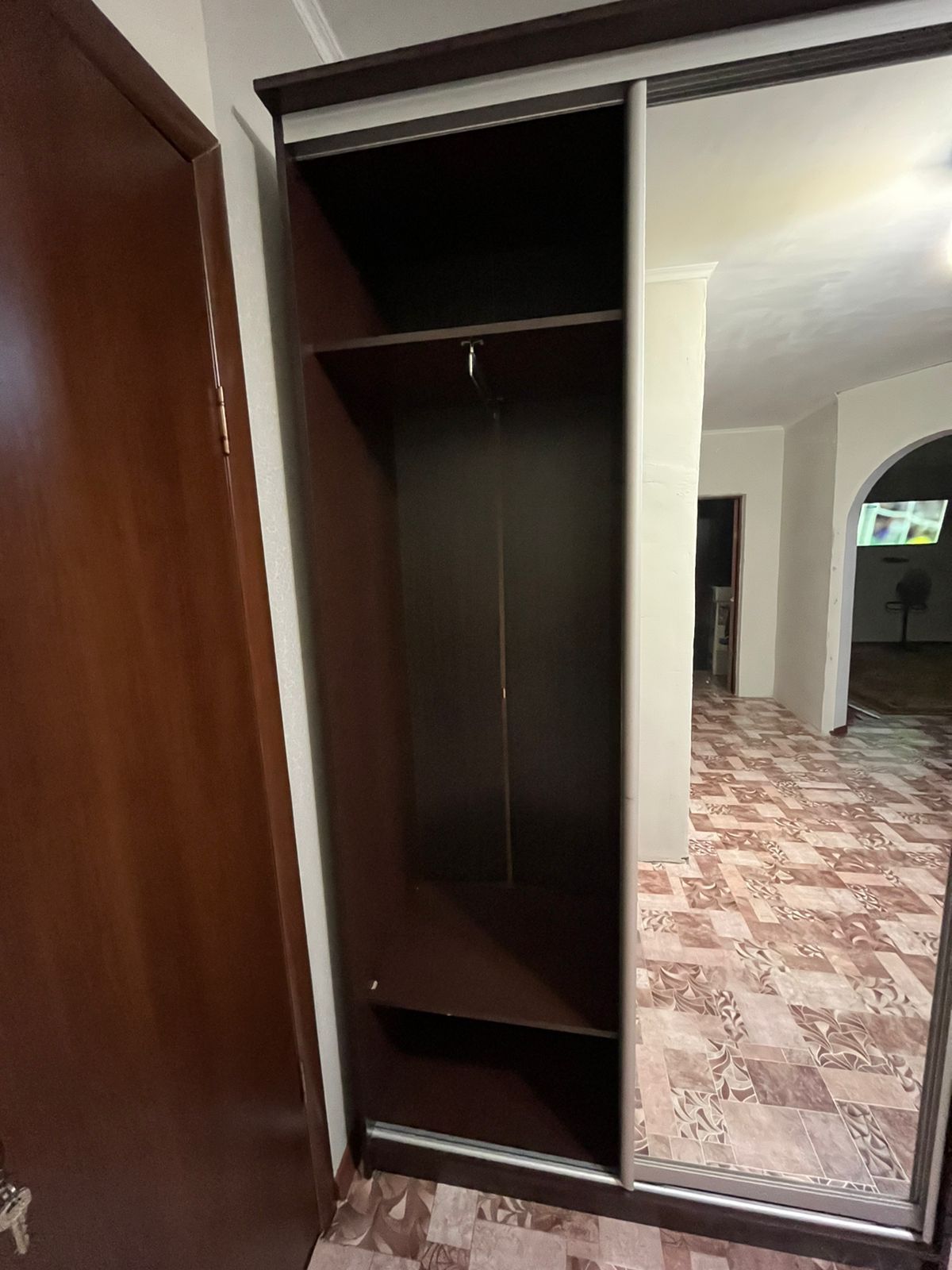 Продам прихожую,,Визит,,30000