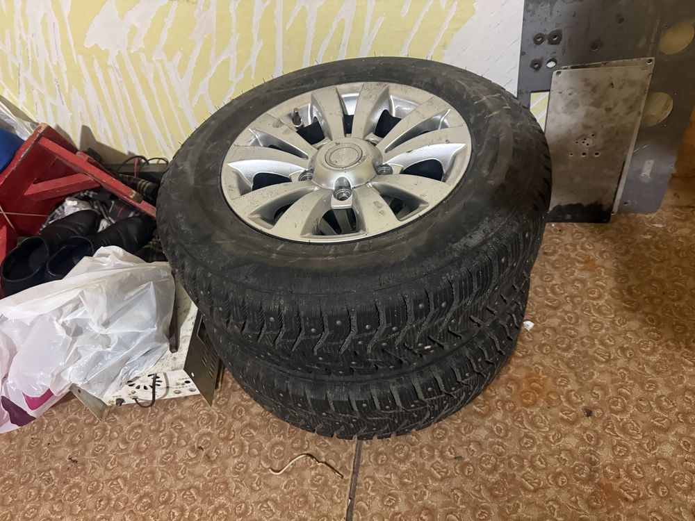 Комплент зимные шины  ТИТАНОВЫЕ дисками 205/70/15