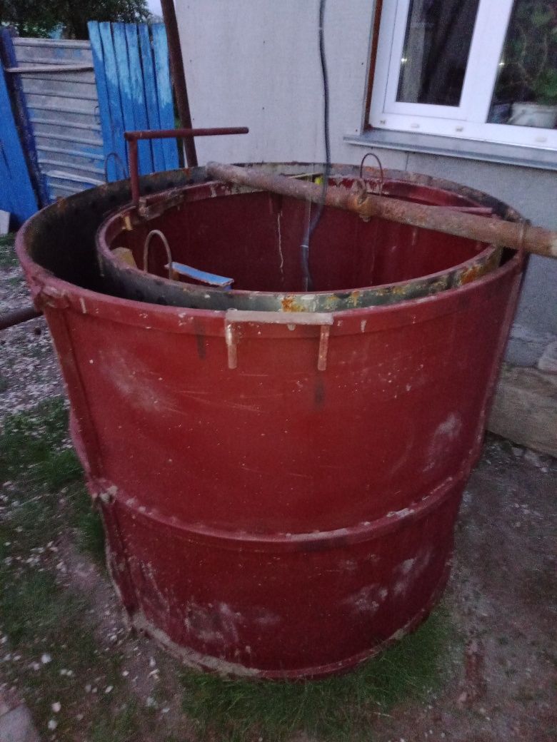 Продам две формы опалубка производство колец и одна полторашка