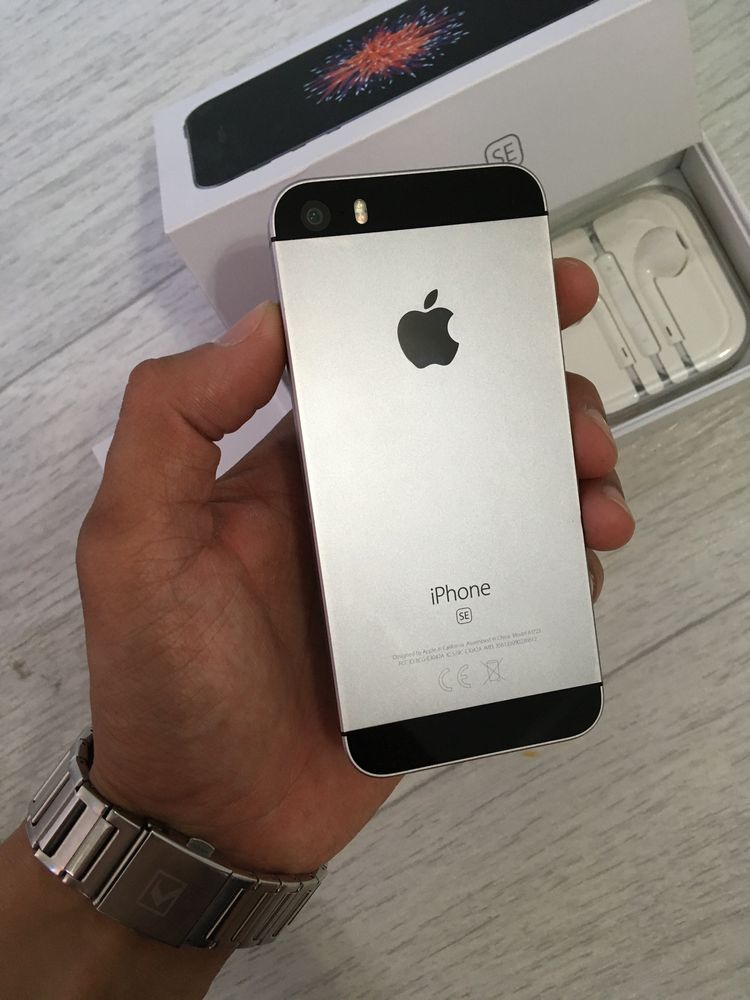 iPhone 5 SE black