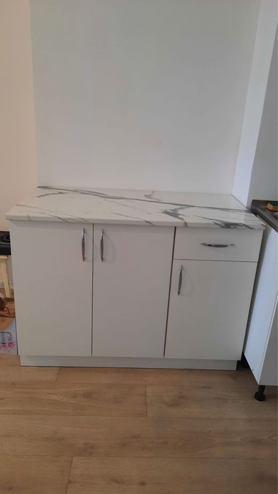 Продам шифоньер и кухонный шкаф