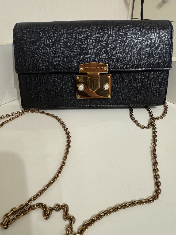 Клатч Charles&Keith