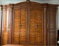 Продаю спальный набор: шкаф, 2 тумбочки и кровать
