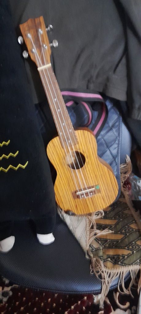 Продам укулеле новое