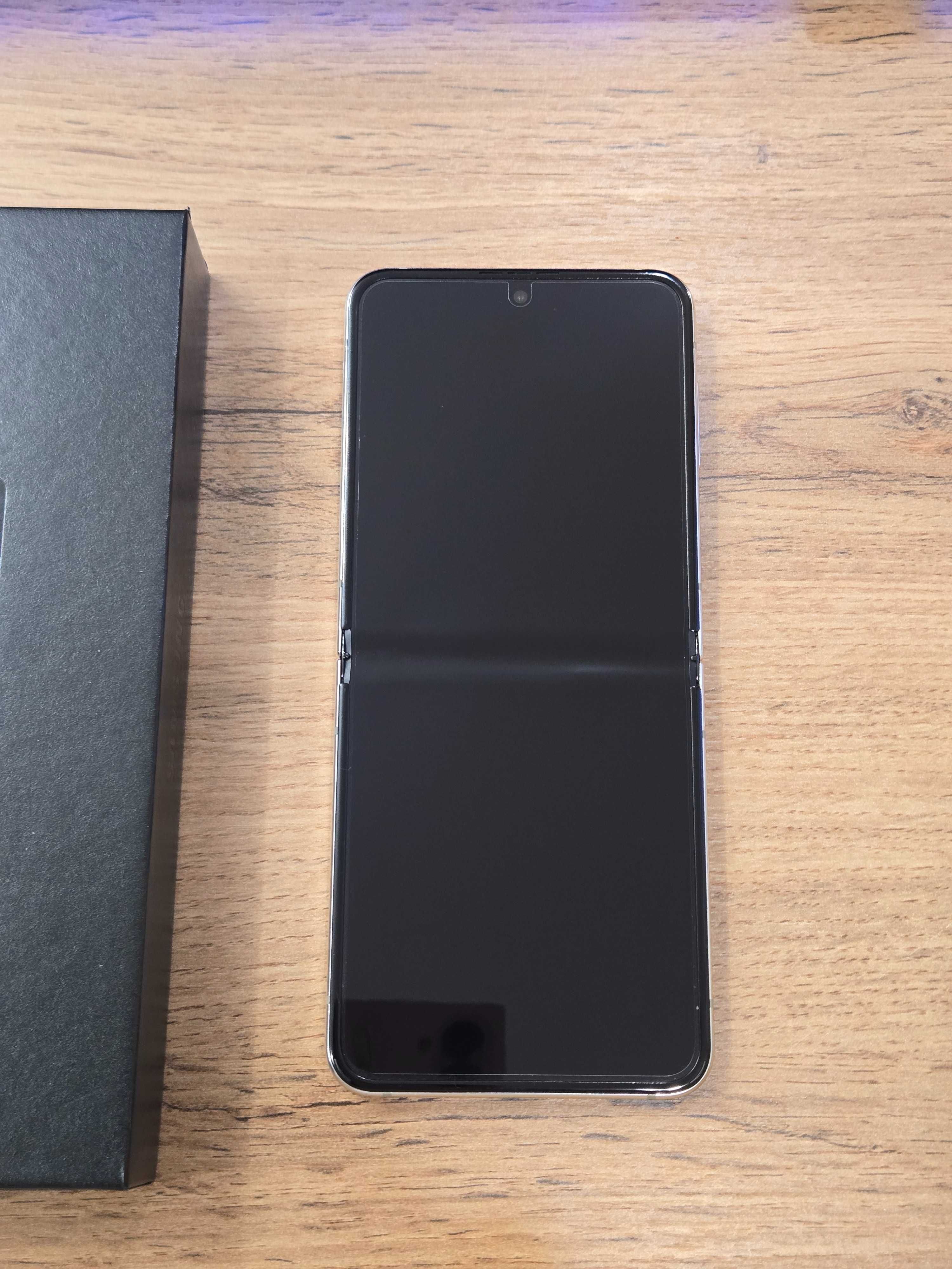 Samsung Galaxy Z Flip 5, белый, 256гб