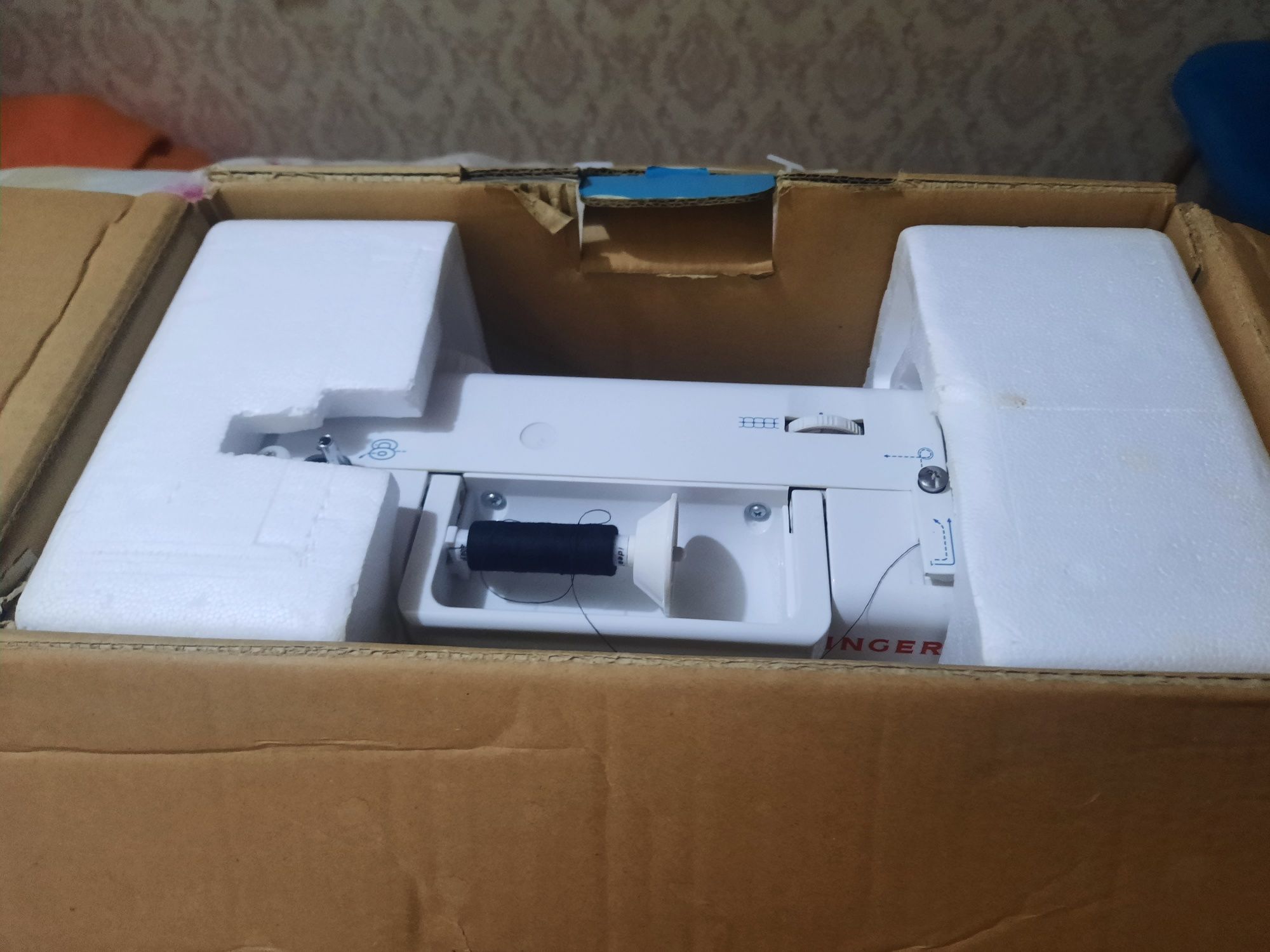 Продам швейную  машину SINCER 8280