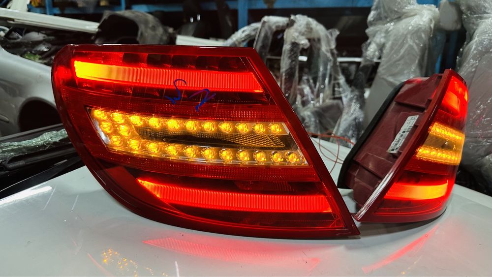 W204 рестайлинг  задний фонарь контрактный двигатель акпп бу запчасть