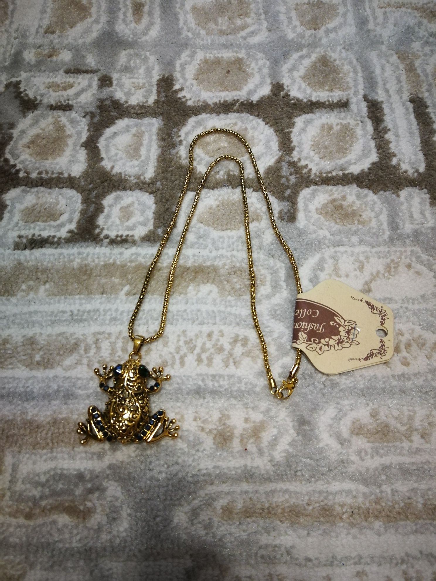 Продам женскую бижутерию