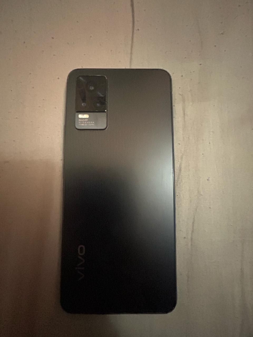Телефон vivo v21e