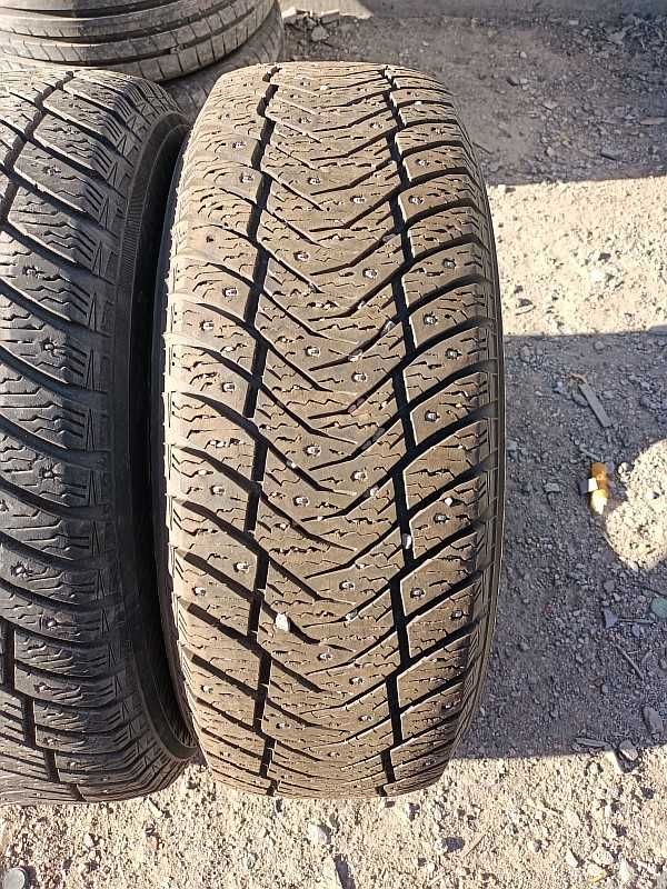 Шины 215/60 R16 - "Yokohama ice Guard IG65", шипованные.
