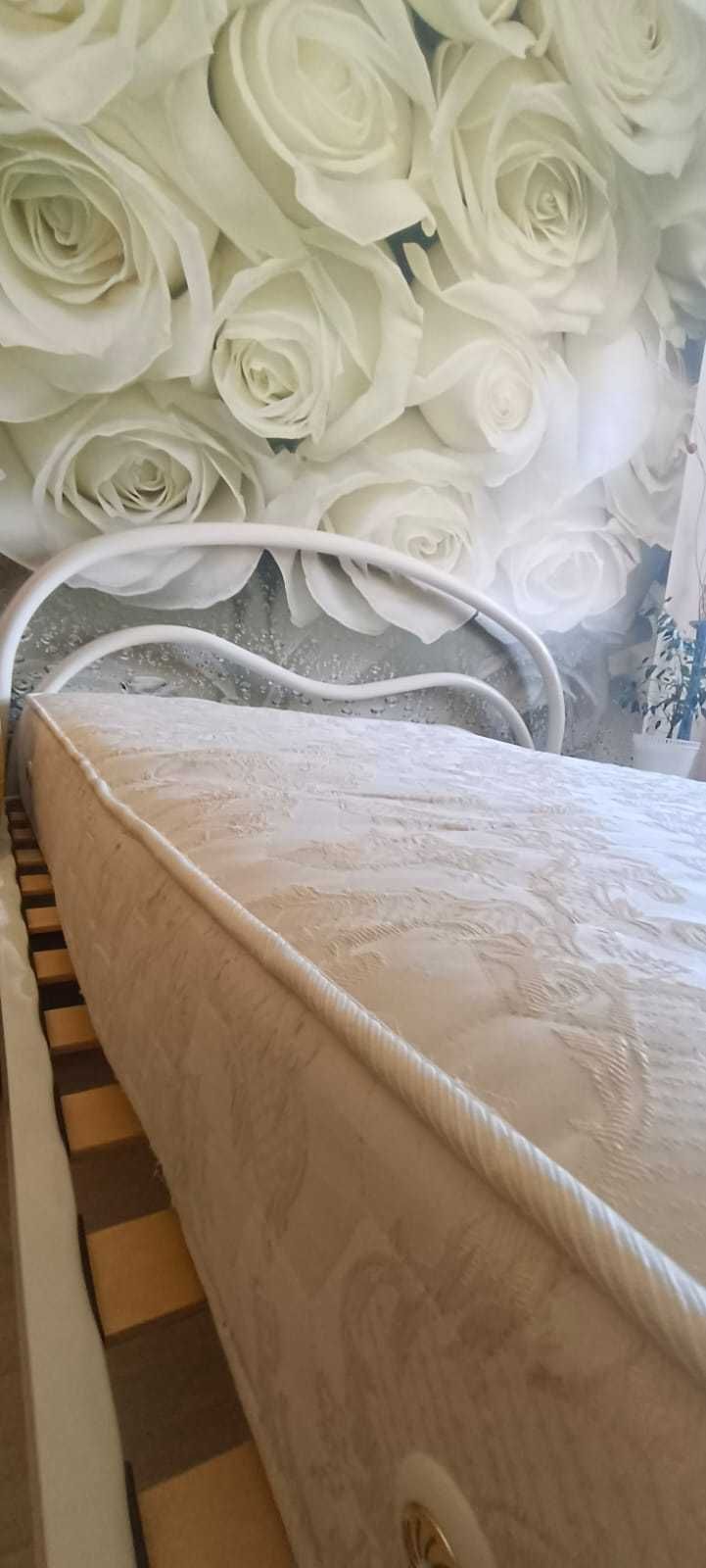 Мебель для гостиной (круглая кровать/диван, консоль, шкафы, матрас)