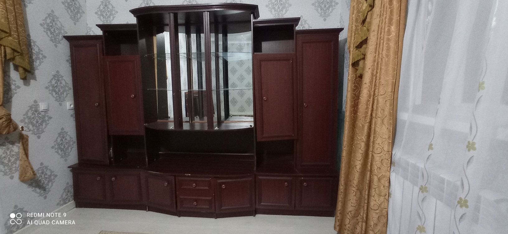 Продали гостиную гардероб стенку для зала