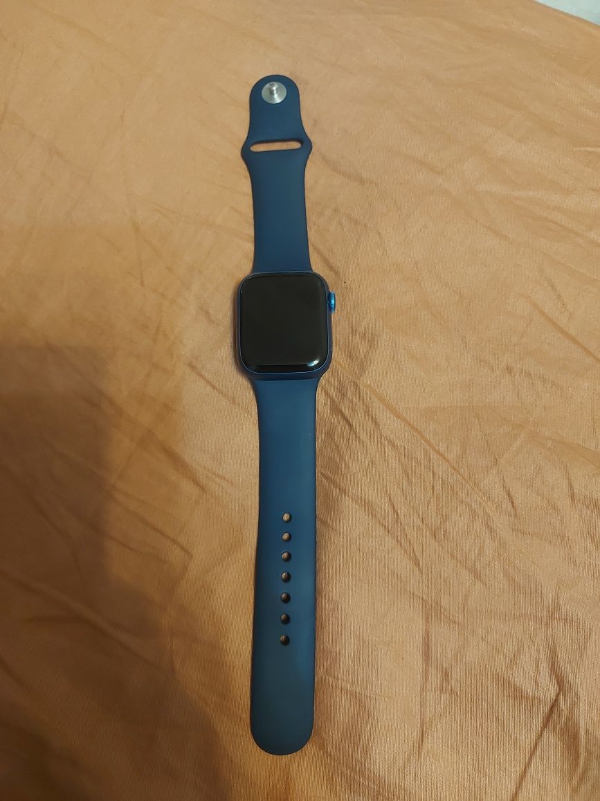 Продам apple watch 7 в отличном  состоянии