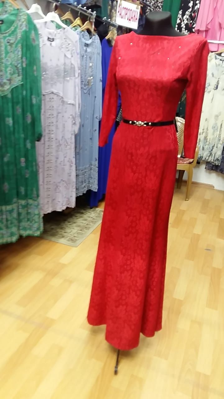 Продам шикарное красное платье