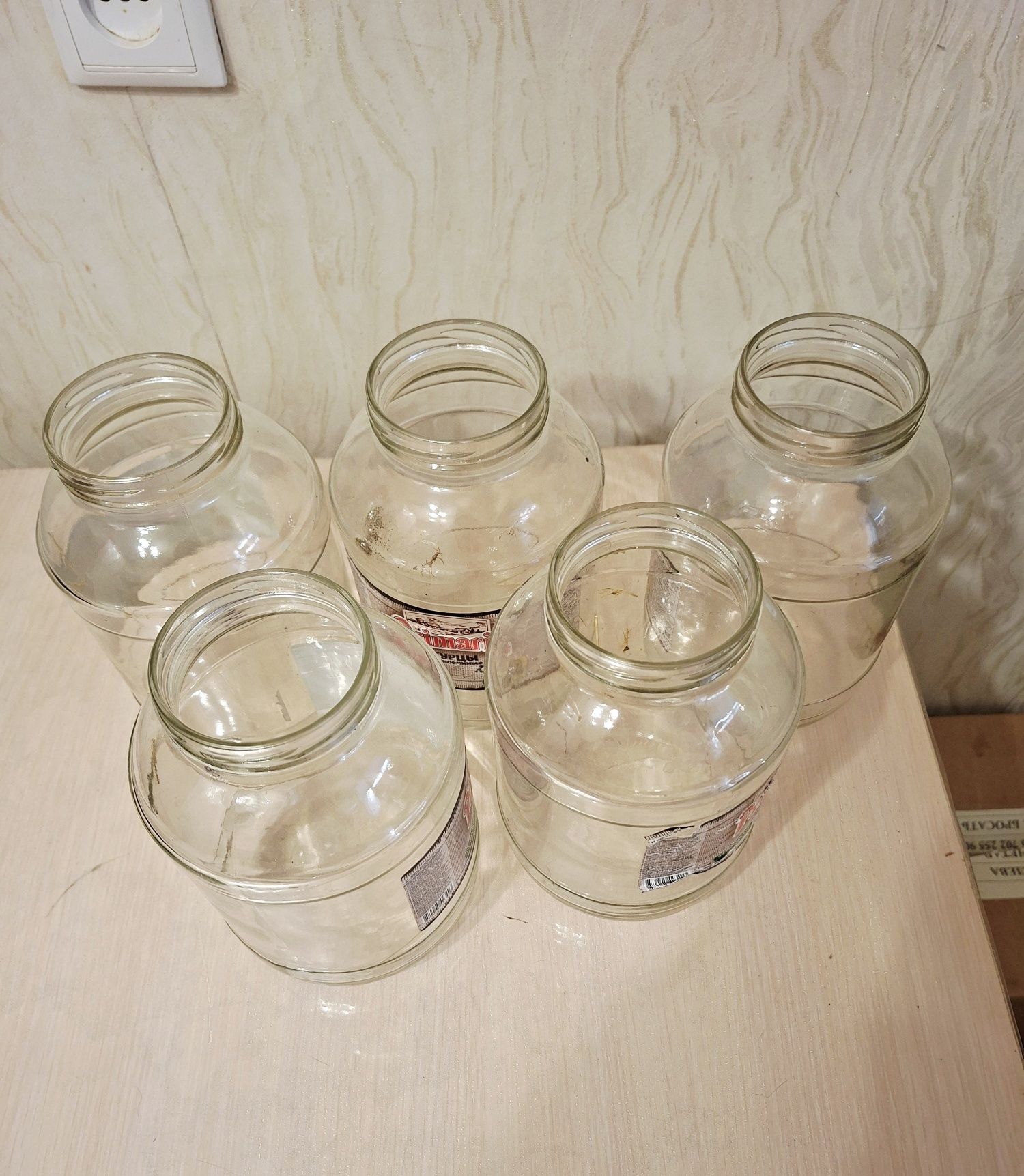 Банки стеклянные ,винтовые 2л